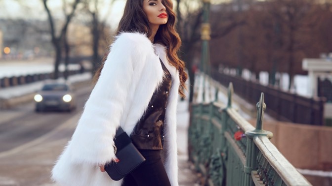 Černobílá kombinace je ztělesněním noblesy. Vsaďte na ni letošní zimní sezonu.
Černobílá kombinace je ztělesněním noblesy. Vsaďte na ni letošní zimní sezonu.
