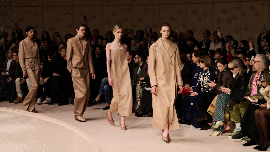 Ferrari Milan Fashion Week ready to wear béžové outfity