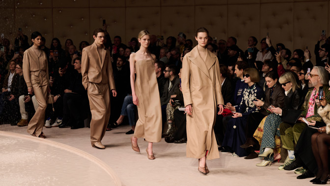 Ferrari Milan Fashion Week ready to wear béžové outfity Ferrari Milan Fashion Week ready to wear béžové outfity