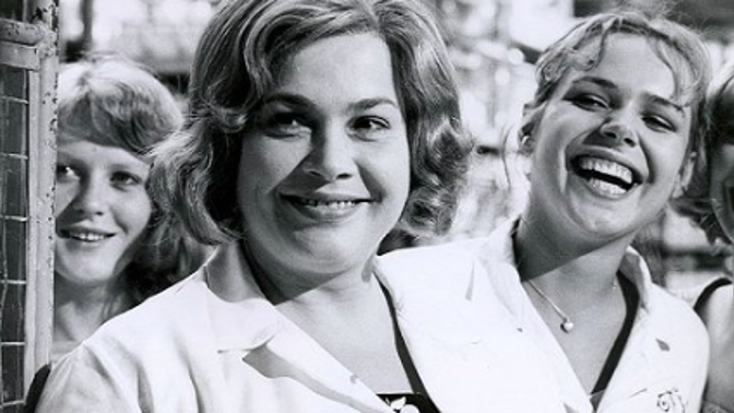 Holky z porcelánu, 1974
