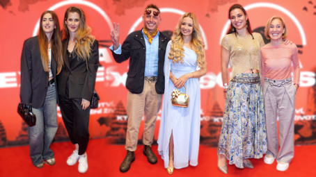 Módní policie z finále Asia Express: Jan Tuna se sladil košilí s Miss Šáchovou, Jana Bernášková s dcerou vsadily na oversize saka