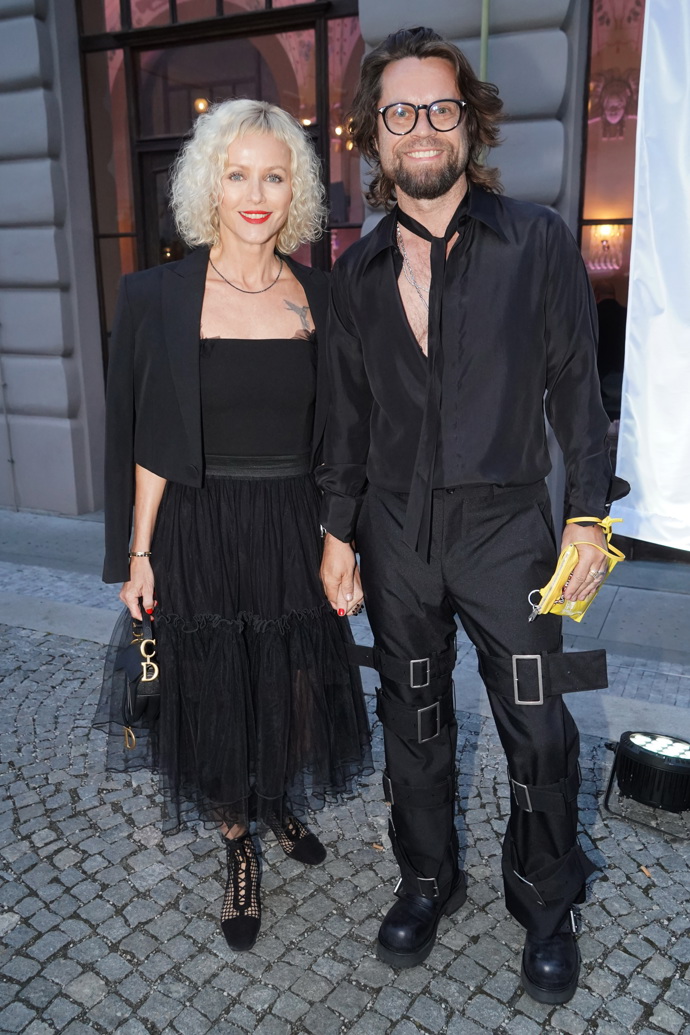 Svými odvážnými outfity s nádechem pověstné extravagance opět nezklamali ani Richard Krajčo s manželkou.