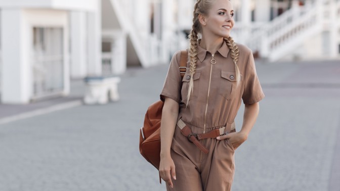 Ladění tón v tónu je trendy. Vyzkoušejte outfity pro letní sezonu. 

