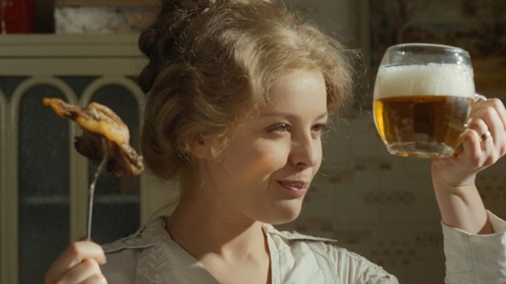 Magda Vašáryová excelovala v legendárním filmu Postřižiny. I zde zazněly nezapomenutelné hlášky. 
