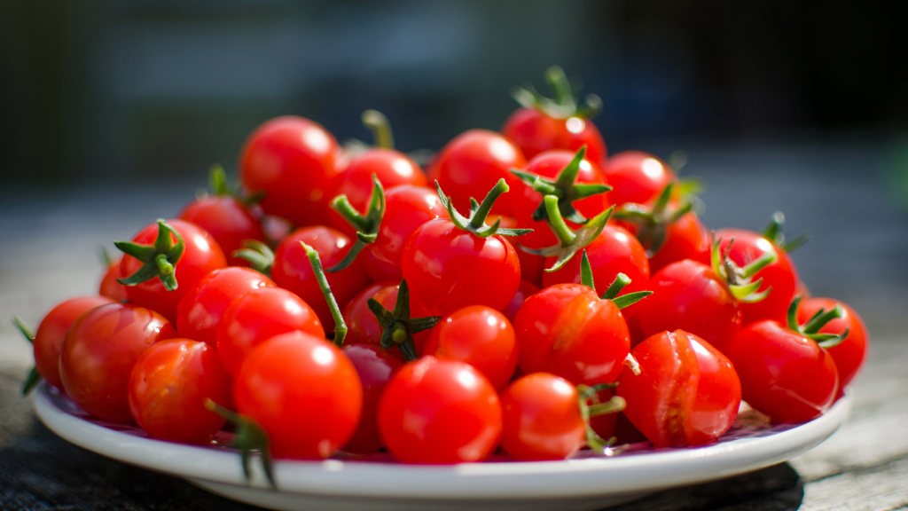 Jak krájet cherry rajčata Jak krájet cherry rajčata