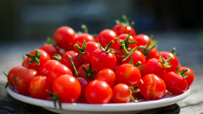 Jak krájet cherry rajčata
