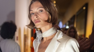 Zimní trendy 2024 ovládlo nádherné líčení podle Sněhurky: Zamilujte si berry make-up i vy