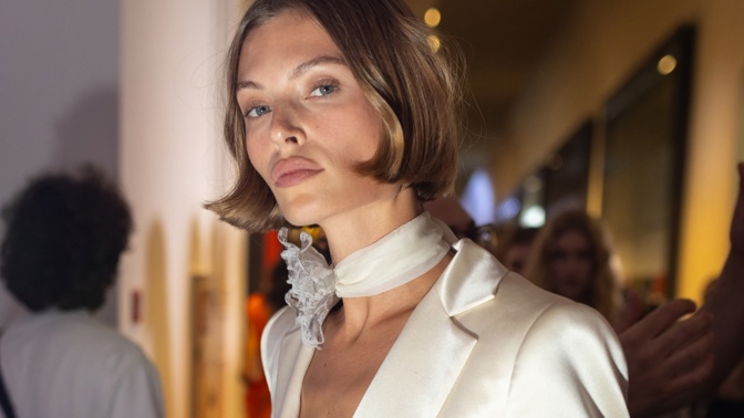Zimní trendy 2024 ovládlo nádherné líčení podle Sněhurky: Zamilujte si berry make-up i vy