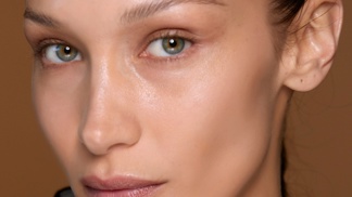 Bella Hadid detail pleti. 

