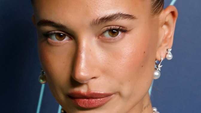 Hailey Bieber makeup
