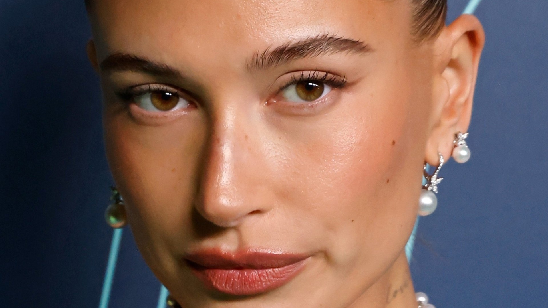 Hailey Bieber makeup
