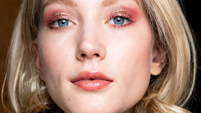 Trendy líčení mermaid eyes

