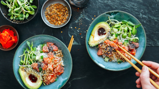 Poke bowl: Pokrm z Havaje, který si podmaní vaše chuťové pohárky