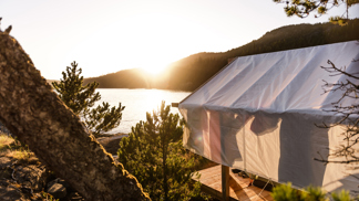 Spřádáte plány na letní dovolenou? Objevte kouzlo glampingu