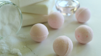 DIY: Vyrobte si šumivou bombu do koupele
