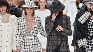 Chanel se s Karlem Lagerfeldem rozloučil pohádkovou přehlídkou v Paříži