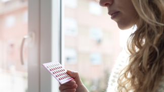 Mladé ženy odmítají hormonální antikoncepci. Chtějí mít kontrolu nad svým tělem, říká lékařka