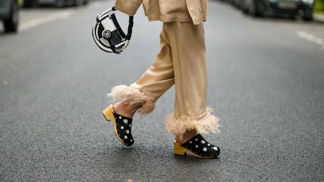 clogs nazouváky pantofle sedmikrásky třásně kalhoty clogs nazouváky pantofle sedmikrásky třásně kalhoty