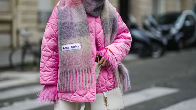 šála Acne Studios