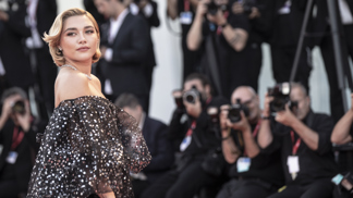 K srdcovému tvaru obličeje, které má například Florence Pugh, jde rovněž bob
K srdcovému tvaru obličeje, které má například Florence Pugh, jde rovněž bob