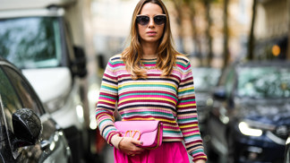 Podzimní trendy: Plyšové kabáty i svetry pestrých barev