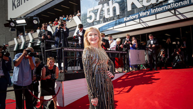 Patricia Clarkson KVIFF červený koberec šaty