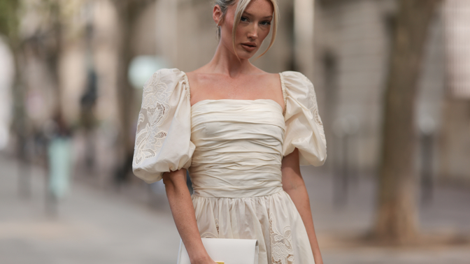Půvabné milkmaid dress nelze nemilovat
