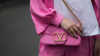 Díky Barbie je oblíbenou barvou tohoto roku růžová. Třeba i vás zaujme.
Díky Barbie je oblíbenou barvou tohoto roku růžová. Třeba i vás zaujme.