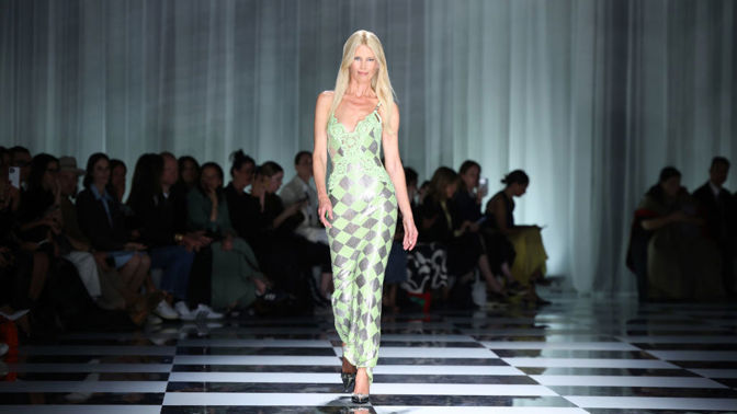Claudia Schiffer Versace