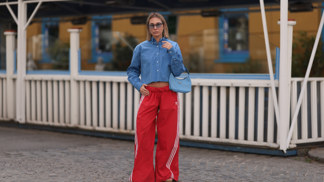 Jak letos nosit trendy tepláky?
Jak letos nosit trendy tepláky?