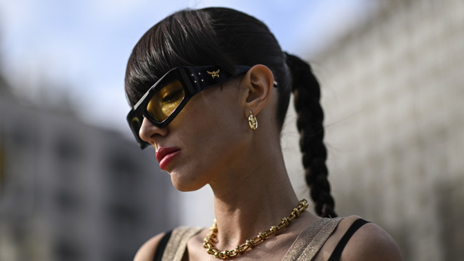 žena šperky