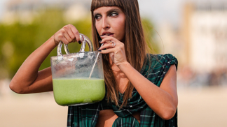 Matcha latte street style
