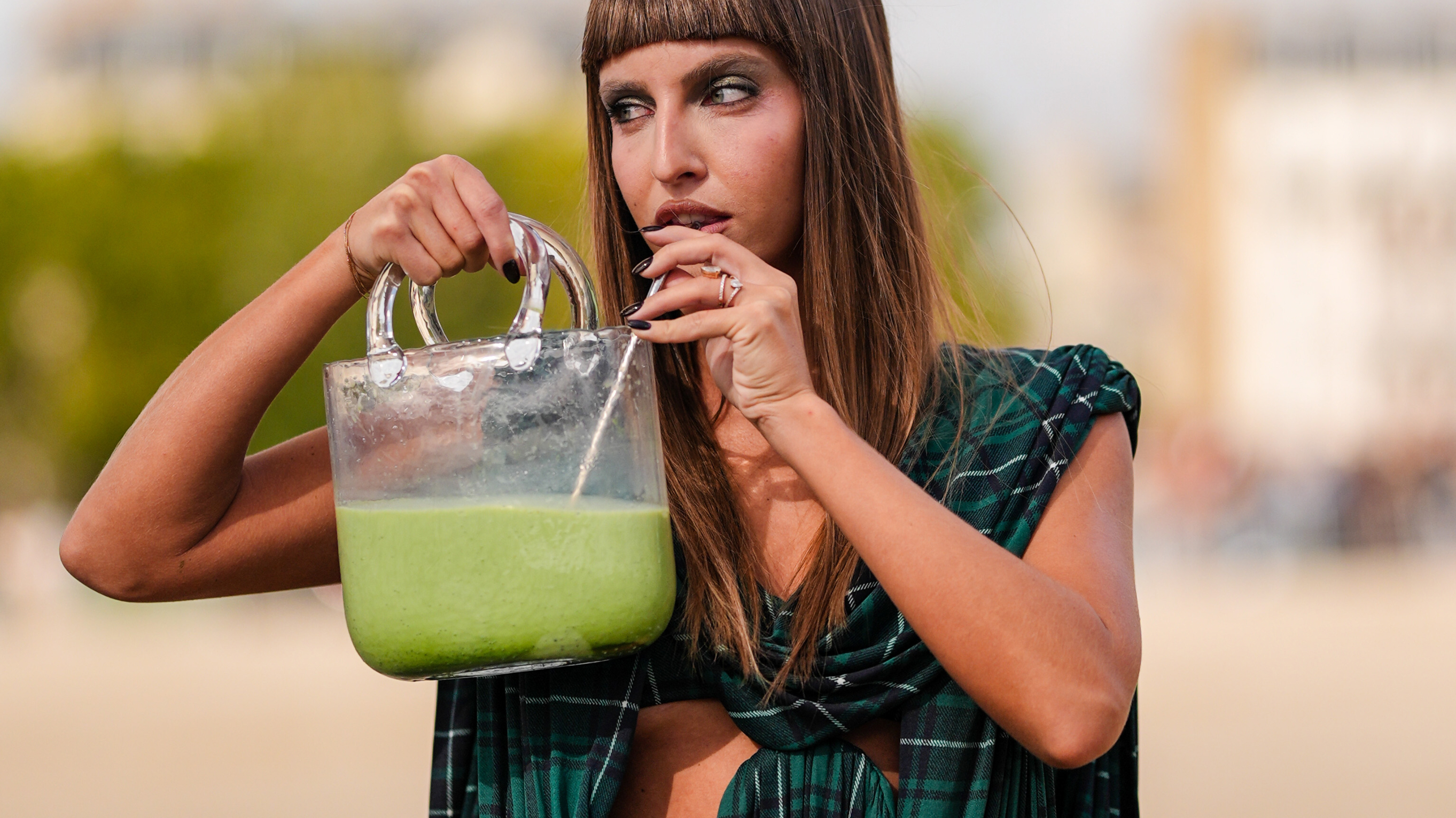 Matcha latte street style