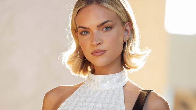 Trendy mikádo bell-bottom bob
