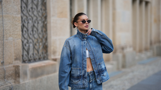 Dříve faux pas, dnes moderní uniforma: Naučte se nosit double denim, který ovládl letošní jaro