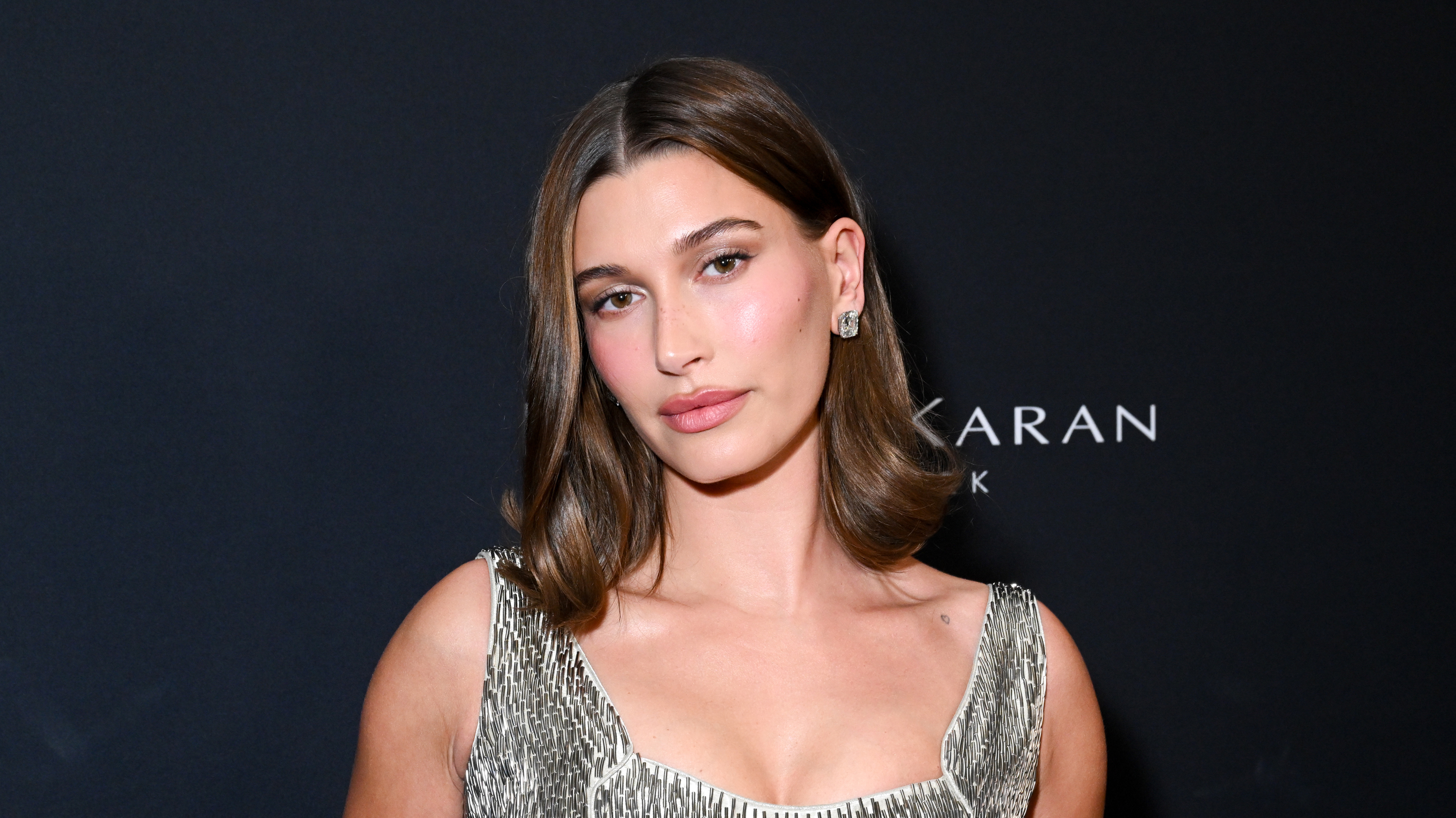 Hailey Bieber a její mirror hair