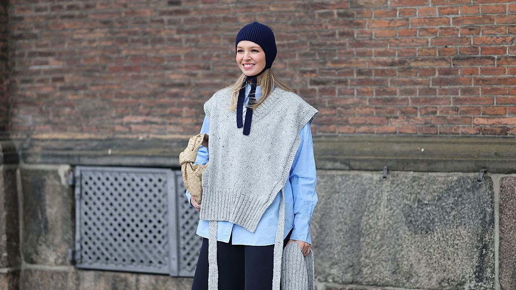 modrý pletený bonnet čepec streetstyle Kodaň