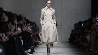 Oslnivý model z kolekce Ermanno Scervino, který se představil na Fashion Week v Miláně.
Oslnivý model z kolekce Ermanno Scervino, který se představil na Fashion Week v Miláně.