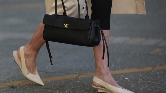 Slingback lodičky tvoří v letních měsících ideální alternativu uzavřené klasiky. 

