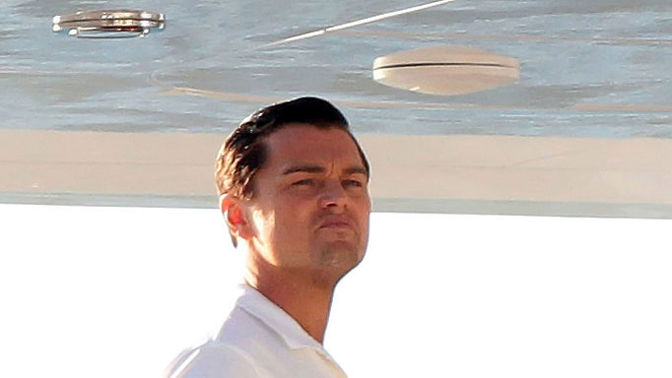 Leo připíjí na úspěch ve filmu Vlk z Wall Street z roku 2013.
