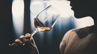Vědci potvrzují, že alkohol má na ženy specifické škodlivé účinky: Zvyšuje riziko srdečních onemocnění nebo rakoviny
