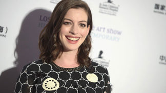 Anne Hathaway má vzkaz pro všechny, co by ji chtěli na Instagramu kritizovat