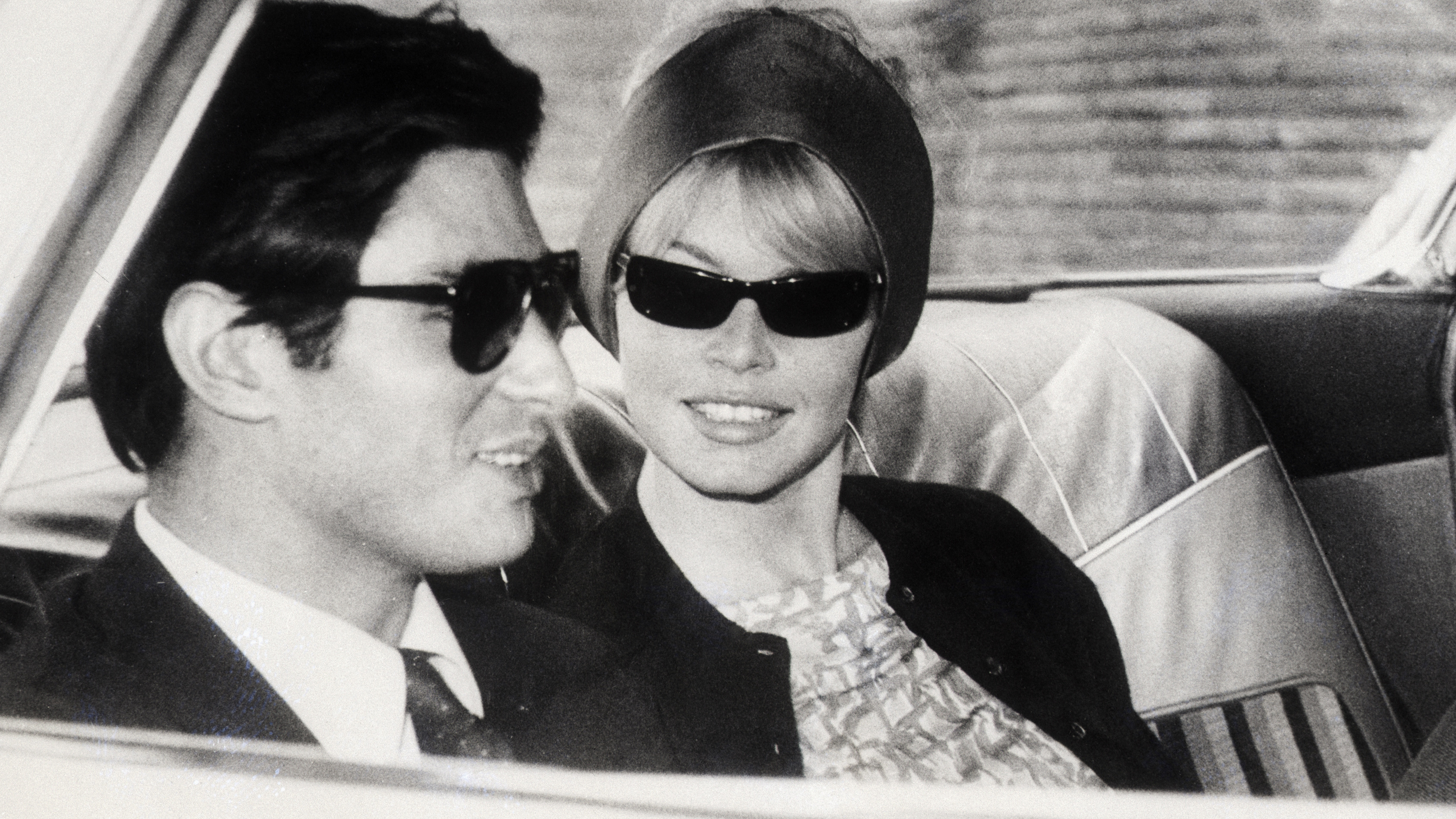 Elastická retro čelenka podle Brigitte Bardot
