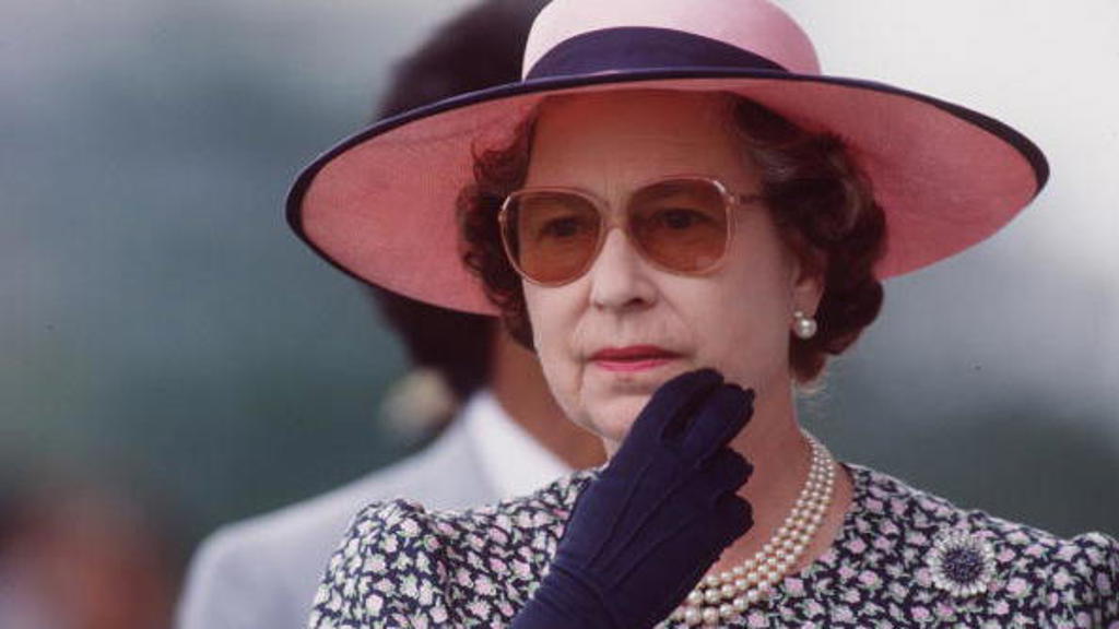 9 trendů, které jsou překvapivě inspirované britskou královnou Alžbětou II. 9 trendů, které jsou překvapivě inspirované britskou královnou Alžbětou II.