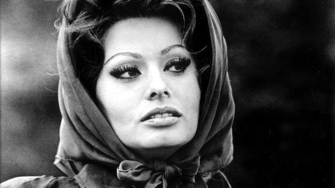 Ikonická Sophia Loren slaví 90: V mládí jí říkali „párátko“, pak se stala symbolem ženství