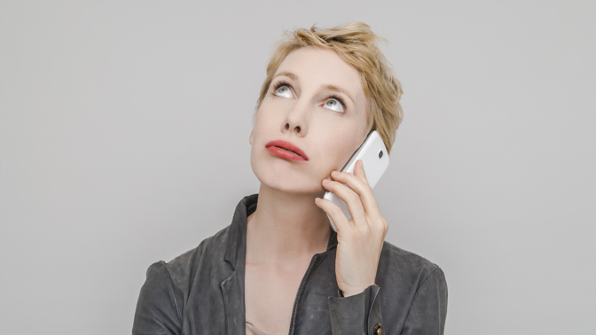 Žena na telefonu