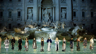 Fendi věnuje haute couture přehlídku poctě Karla Lagerfelda