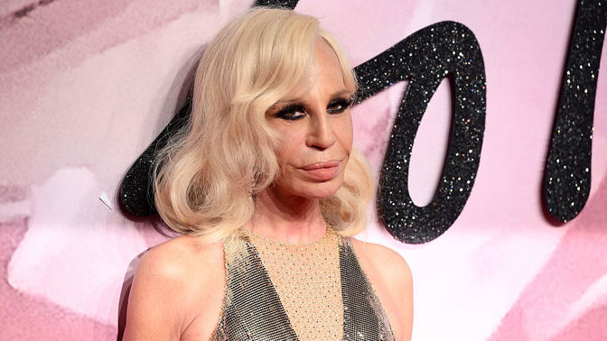 Donatella Versace oznámila konec používání přírodních kožešin u své značky