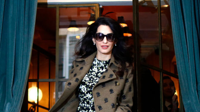 Těhotenský styl Amal Clooney: Inspirace pro každého