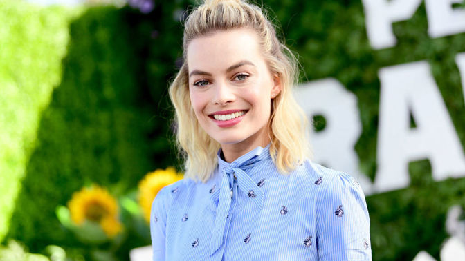 40 outfitů, kvůli kterým milujeme styl Margot Robbie
